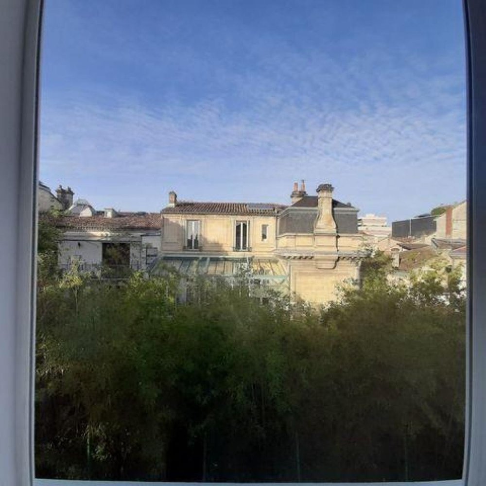 Studio in the Condo in Bordeaux, France No. 9376