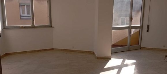 6 rooms Apartment in Rome, Italy No. 276136 2