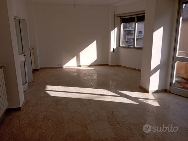 6 rooms Apartment in Rome, Italy No. 276136