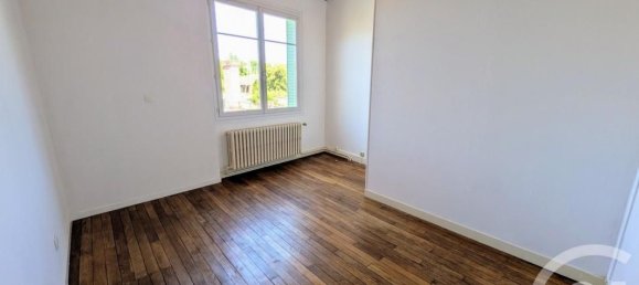 3 bedrooms House in Saint-Gaultier, France No. 282079 4