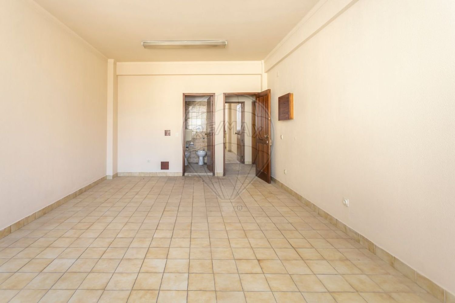 42m² Office in Barreiro, Portugal No. 60136