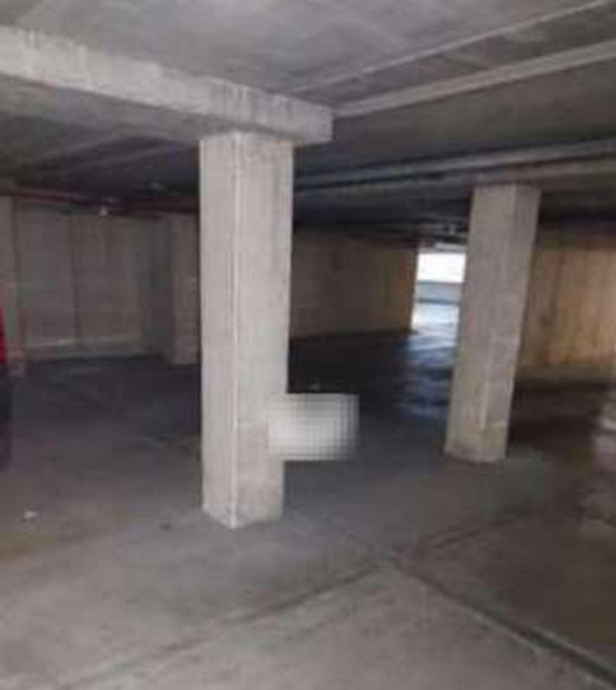 74m² Garage in Brescia, Italy No. 359483