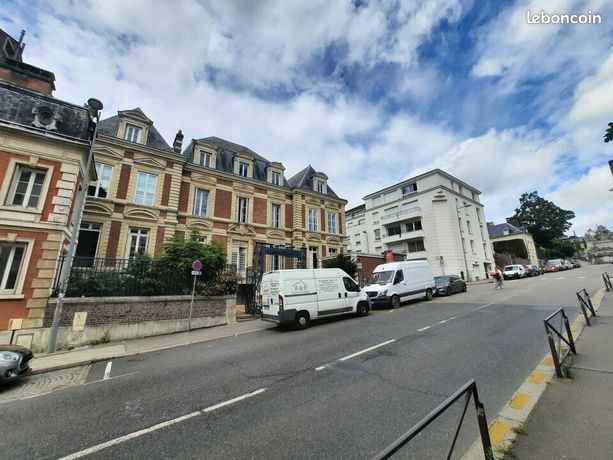 429m² Office in Rouen, France No. 353061