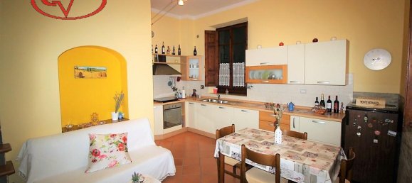 2 rooms Apartment in Terranuova Bracciolini, Italy No. 235522 2