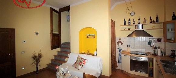 2 rooms Apartment in Terranuova Bracciolini, Italy No. 235522 3