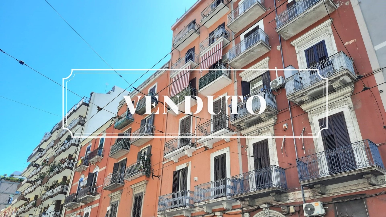 2-salle Appartement à Bari, Italy No. 125079