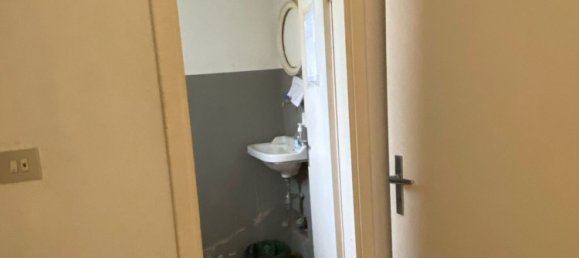 Коммерческая недвижимость 95м² в Реджелло, Италия № 284871 2