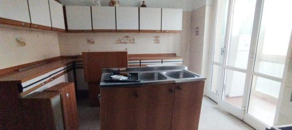 5 rooms Apartment in Massa, Italy No. 188977 5