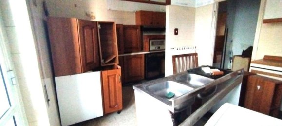 5 rooms Apartment in Massa, Italy No. 188977 3