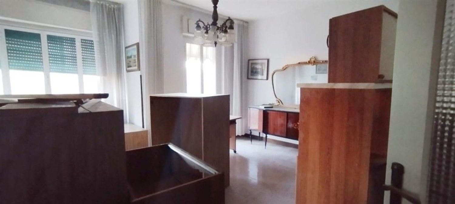 5 rooms Apartment in Massa, Italy No. 188977