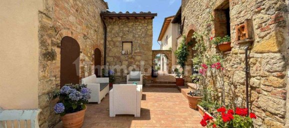 Квартира с 3 спальнями в Сан Джиминьяно, Италия № 193290 2