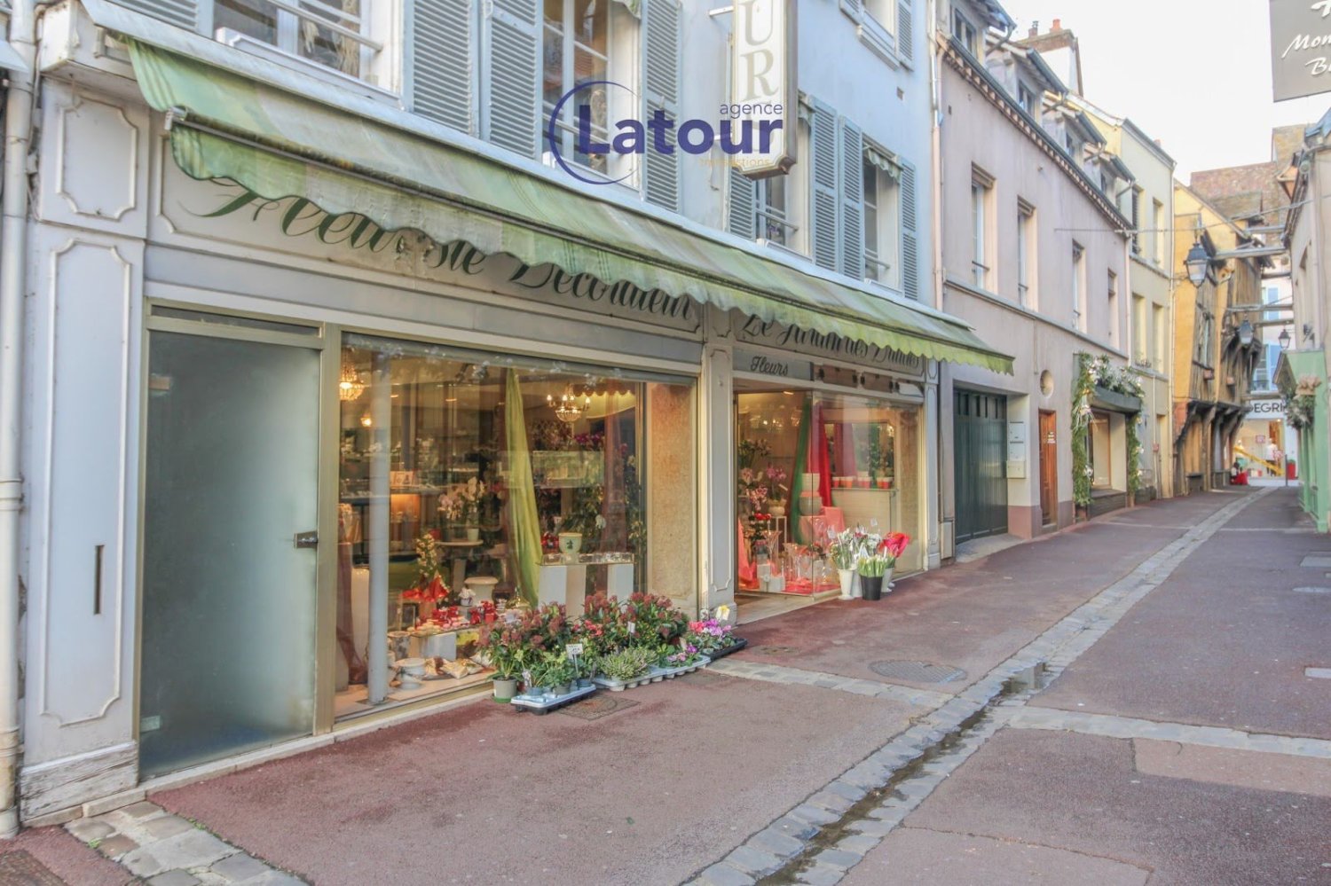  عقار تجاري في Dreux, France 250متر مربع رقم 92971