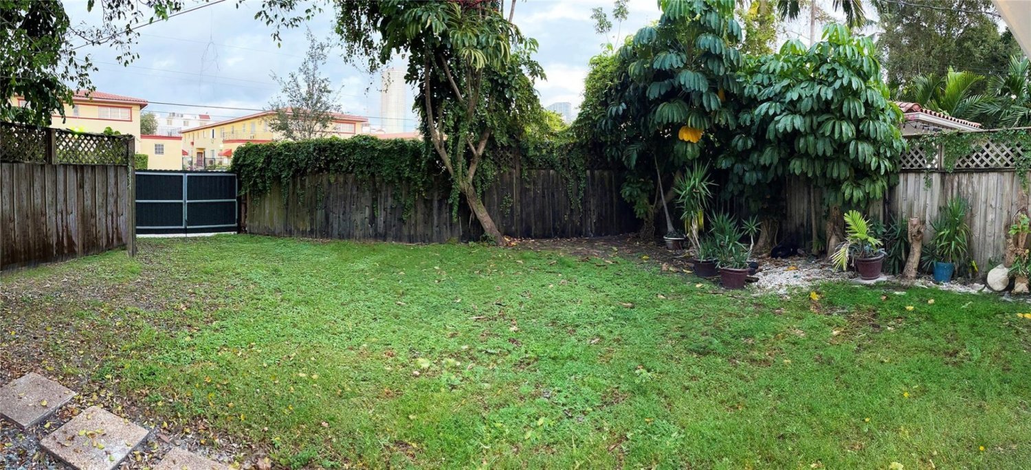  قطعة أرض في Miami, USA 263.66متر مربع رقم 613446