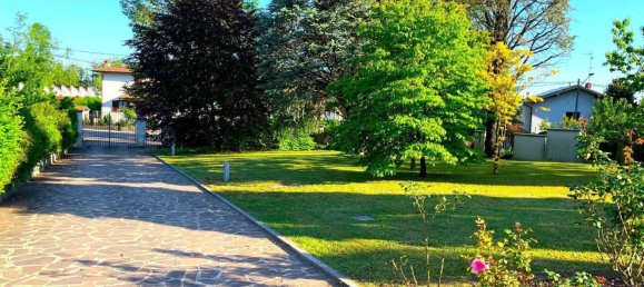 6 bedrooms Villa in Vergiate, Italy No. 312023 10