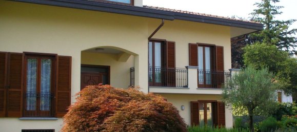 6 bedrooms Villa in Vergiate, Italy No. 312023 8
