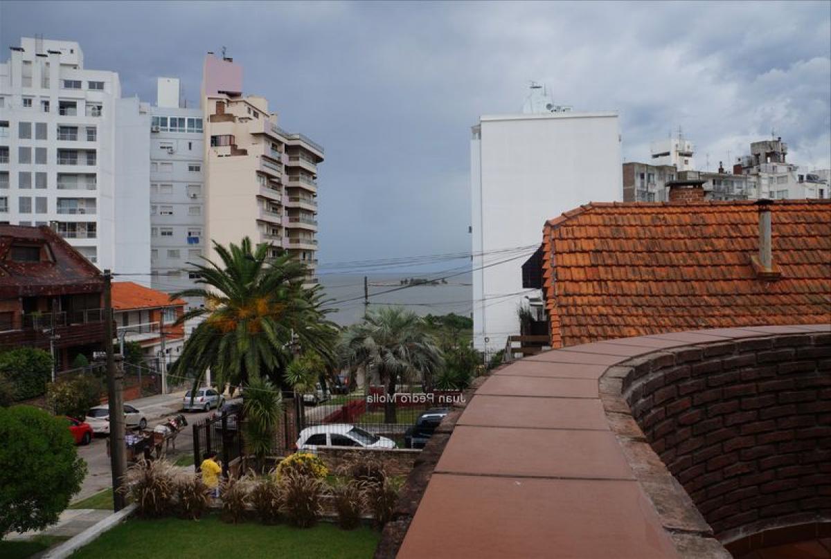 3 bedrooms House in Montevideo, Uruguay No. 529