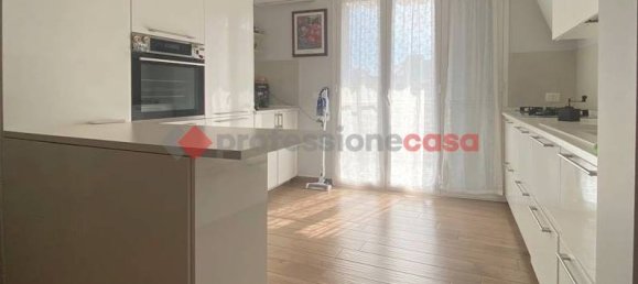4-salle Appartement à Catania, Italy No. 155972 3