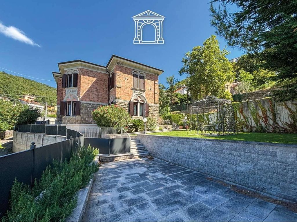 5 bedrooms Villa in Trieste, Italy No. 334913