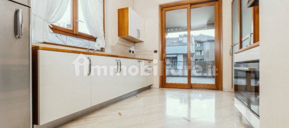 3 bedrooms Apartment in Monza, Italy No. 277016 4