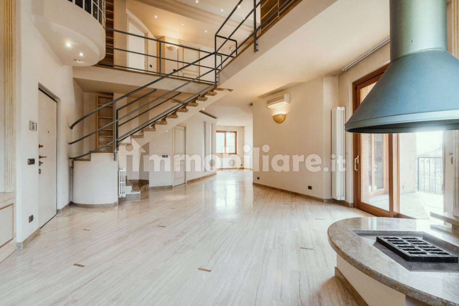 3 bedrooms Apartment in Monza, Italy No. 277016