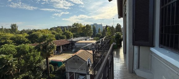 2 bedrooms Apartment in Milan, Italy No. 357956 3