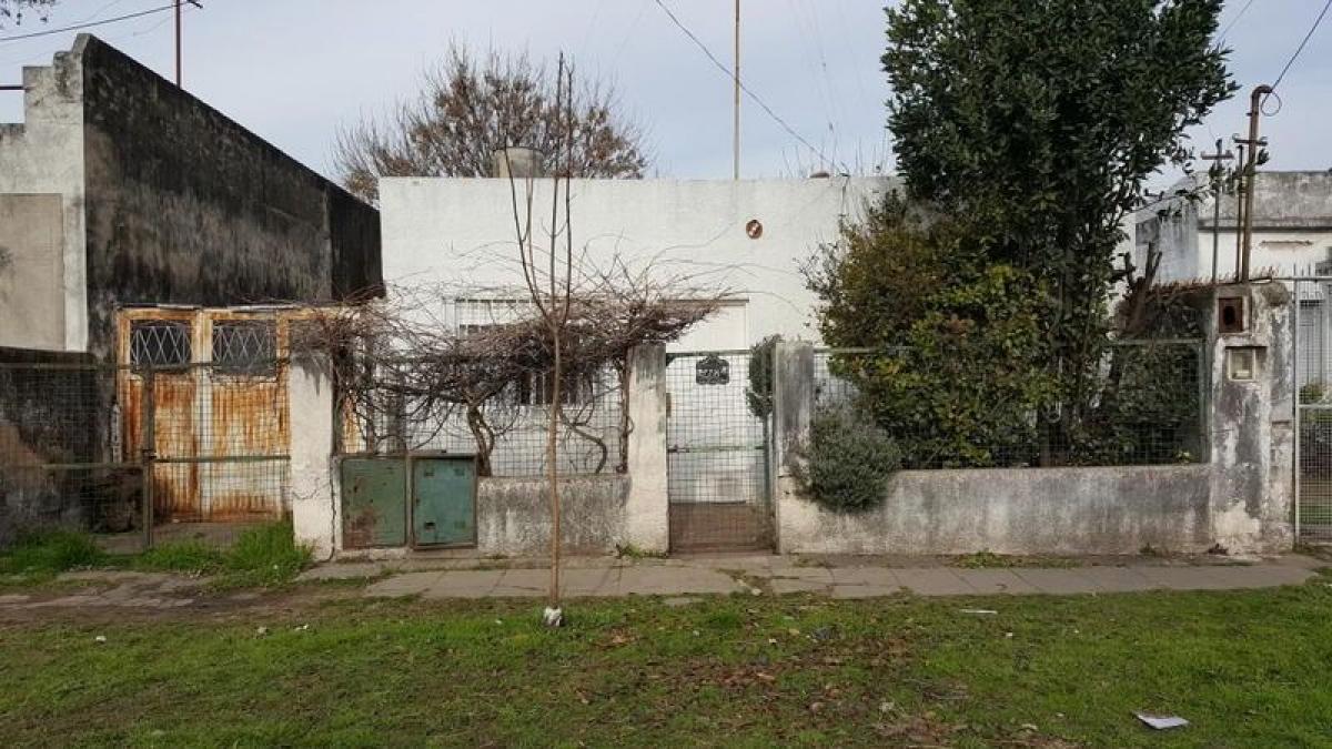 2 bedrooms House in Moron, Argentina No. 86932