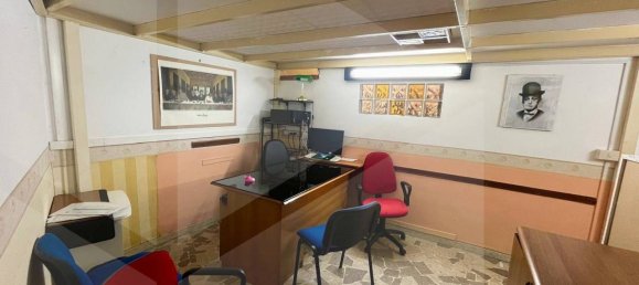 1 room Commercial property in Naples, Italy No. 20475 8