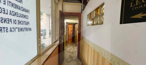 1 room Commercial property in Naples, Italy No. 20475 4