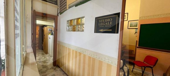1 room Commercial property in Naples, Italy No. 20475 3