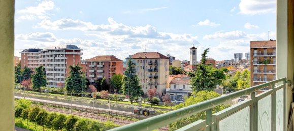 2 bedrooms Apartment in Milan, Italy No. 357793 12