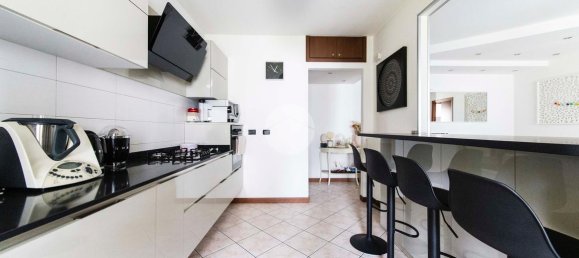 3 rooms Apartment in Rozzano, Italy No. 14609 45