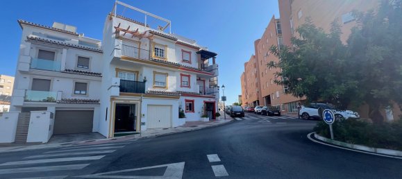 Adosado de 4 dormitorios en Estepona, Spain No. 100998 5