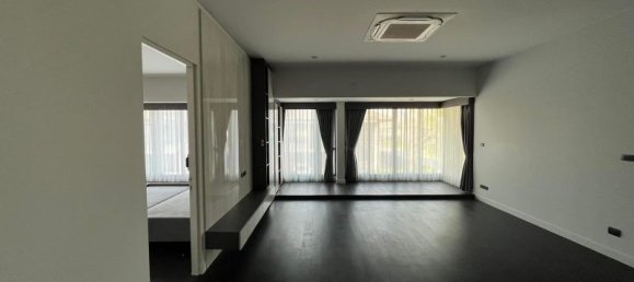 4 bedrooms Cafe / restaurant in Bangkok, Thailand No. 6288 5