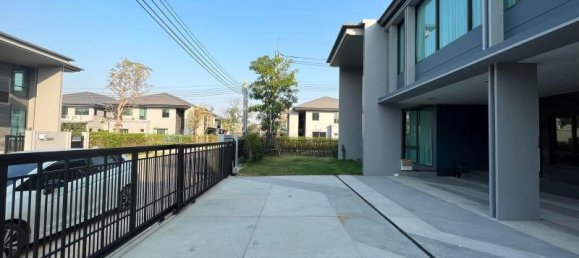 4 bedrooms Cafe / restaurant in Bangkok, Thailand No. 6288 11