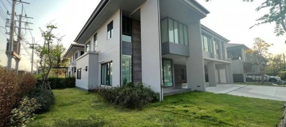 4 bedrooms Cafe / restaurant in Bangkok, Thailand No. 6288 2