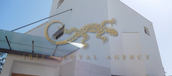 4 bedrooms Villa in Sa Carroca, Spain No. 900 16