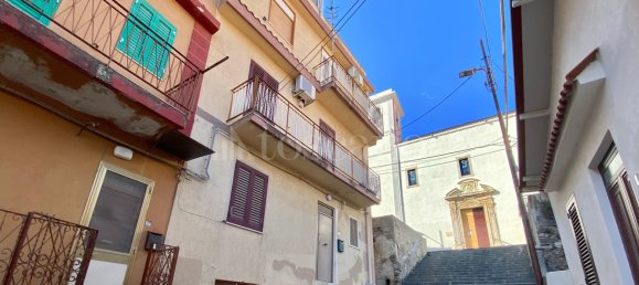 Вилла с 5 комнатами в Мессина, Италия № 101871 4