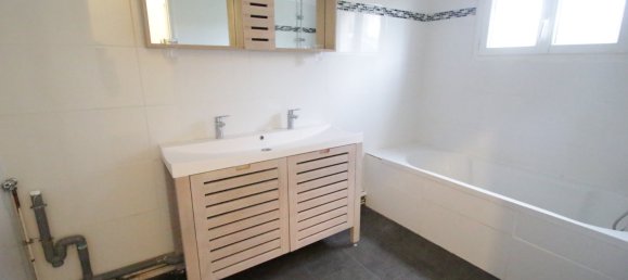 2 bedrooms Apartment in Monnaie, France No. 50242 6