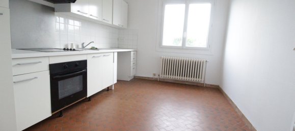 2 bedrooms Apartment in Monnaie, France No. 50242 3