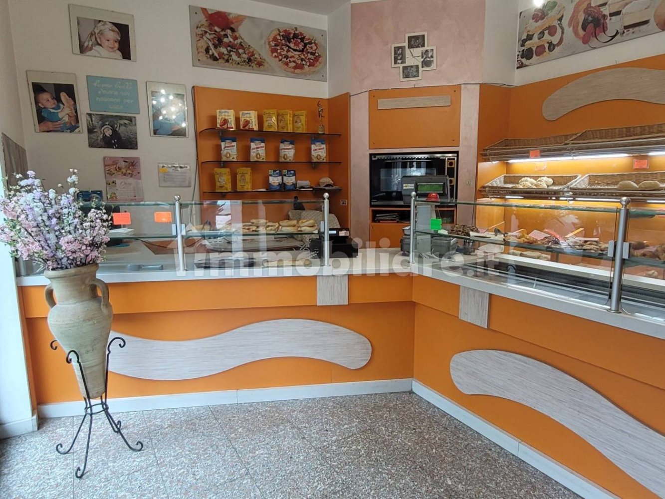 2-Zimmer Gewerbliche Immobilie in Rho, Italy, Nr. 160732