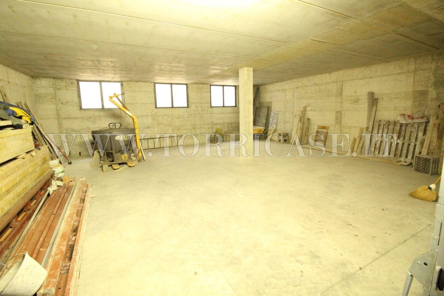 90m² Commercial property in Villa di Serio, Italy No. 392205