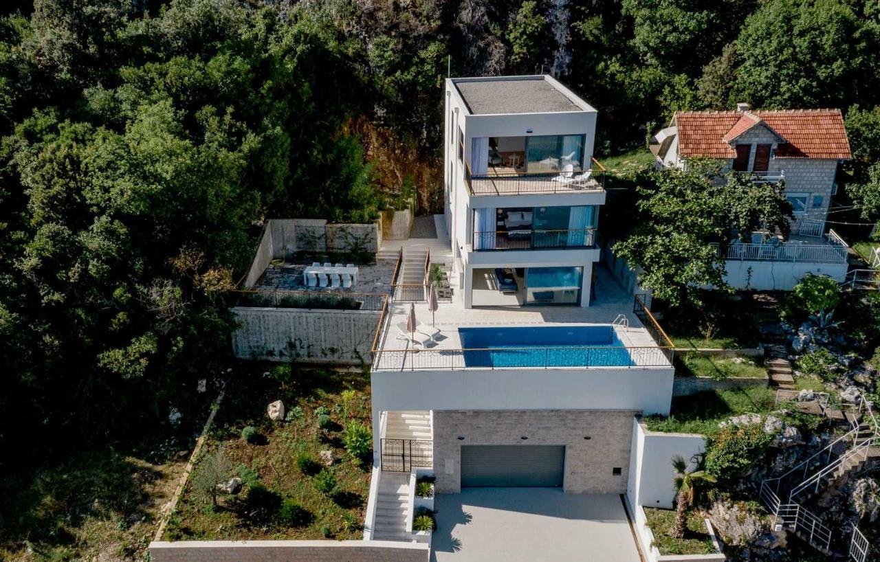 4 bedrooms House in Herceg Novi, Montenegro No. 1887