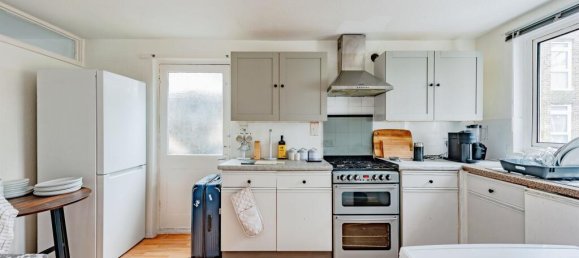 3 bedrooms Commercial property in Crawley, United Kingdom No. 6274 5