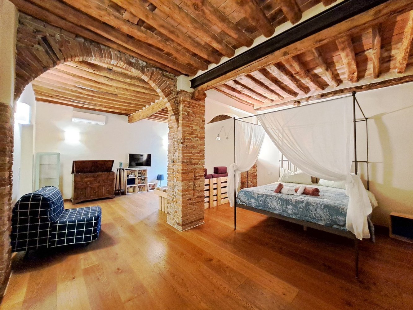 2 rooms Apartment in Lucca, Italy No. 82932