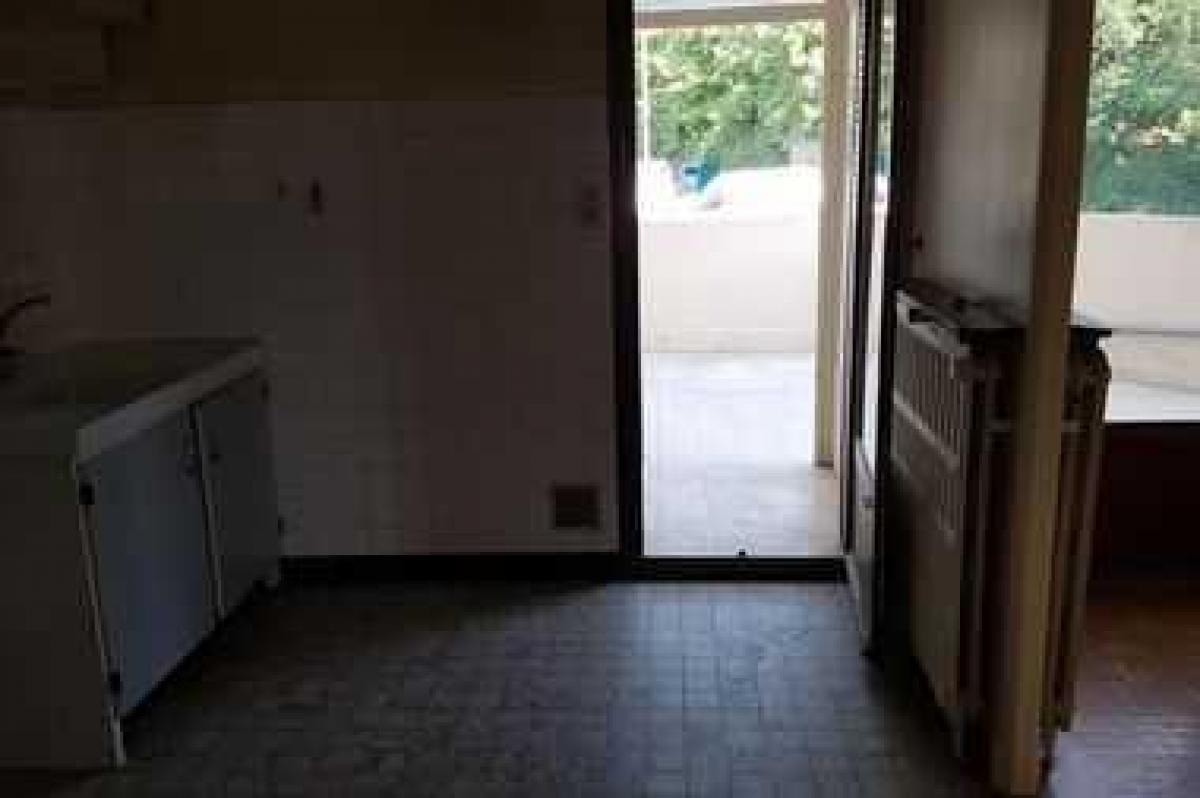 شقة 3 غرف نوم  في Entrecasteaux, France رقم 33971