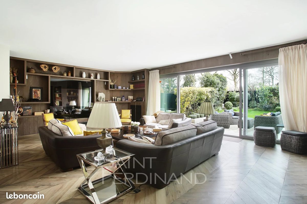 3 bedrooms Apartment in Paris, France No. 334951