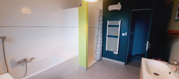 4 bedrooms House in La Riche, France No. 70027 9