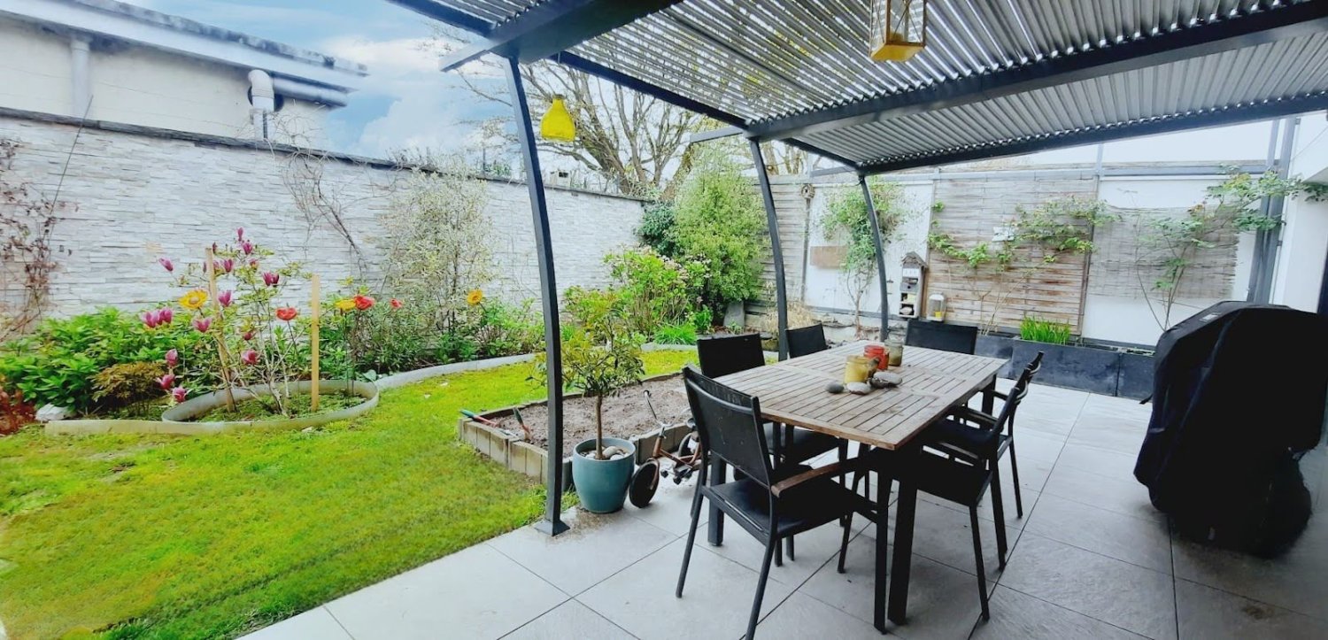 4 bedrooms House in La Riche, France No. 70027