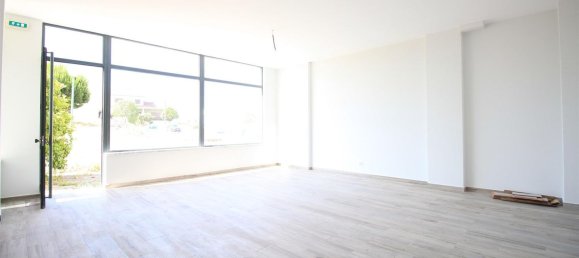 66m² Commercial property in Torres Vedras, Portugal No. 95560 3