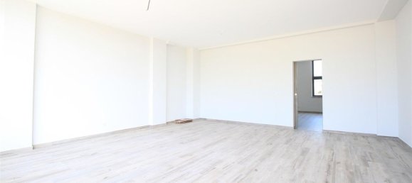 66m² Commercial property in Torres Vedras, Portugal No. 95560 2